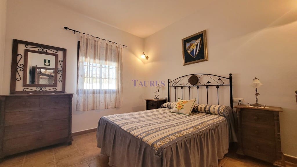 4 soveværelse Villa til salg i Archez med swimmingpool - € 399.000 (Ref: 8232599)