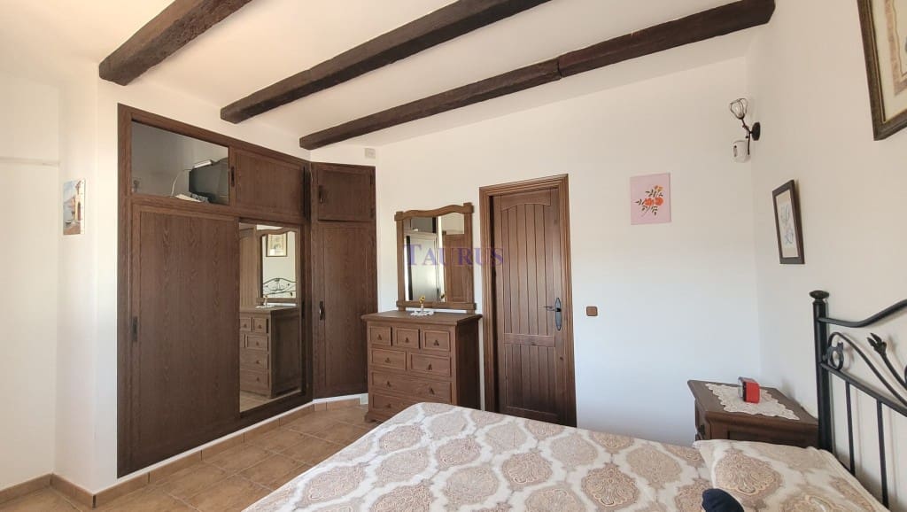 4 soveværelse Villa til salg i Archez med swimmingpool - € 399.000 (Ref: 8232599)