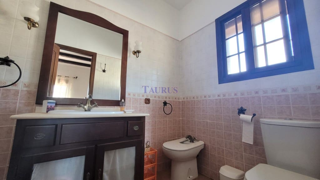 4 soveværelse Villa til salg i Archez med swimmingpool - € 399.000 (Ref: 8232599)