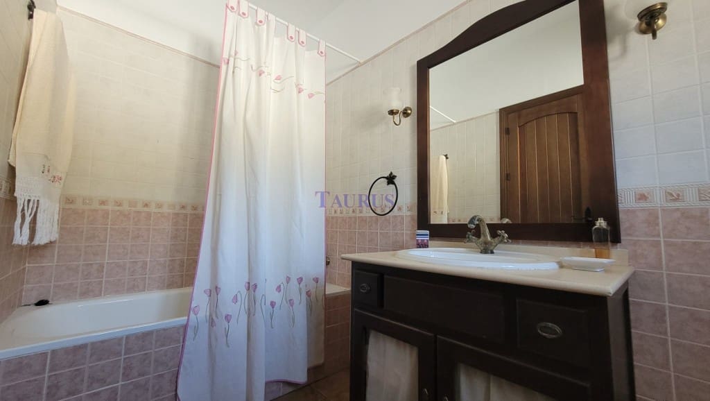 4 soveværelse Villa til salg i Archez med swimmingpool - € 399.000 (Ref: 8232599)