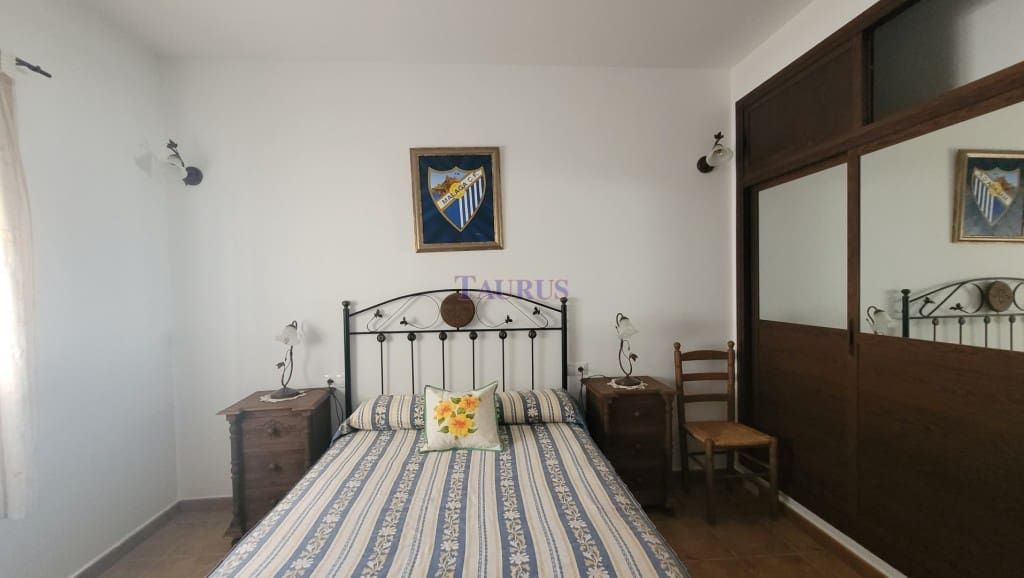 4 soveværelse Villa til salg i Archez med swimmingpool - € 399.000 (Ref: 8232599)