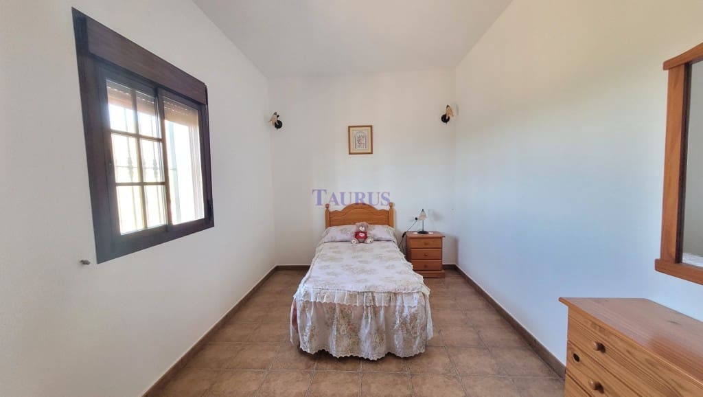 4 soveværelse Villa til salg i Archez med swimmingpool - € 399.000 (Ref: 8232599)