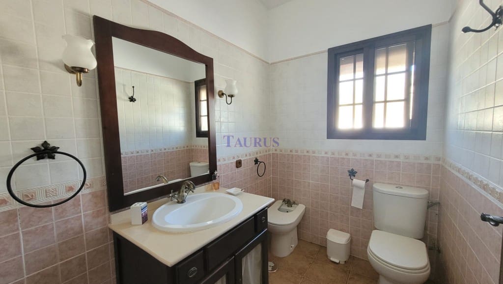 4 soveværelse Villa til salg i Archez med swimmingpool - € 399.000 (Ref: 8232599)