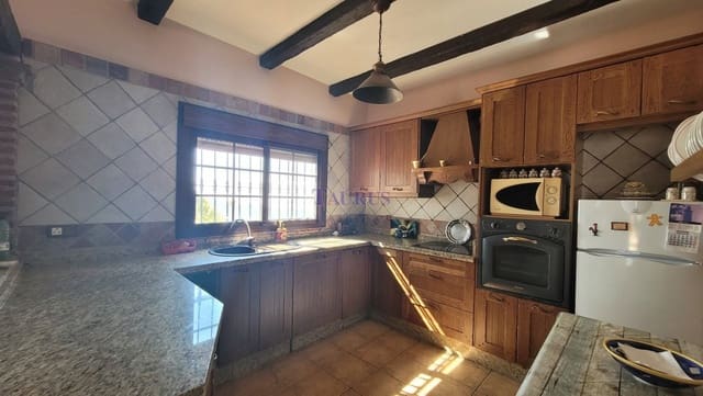 4 soverom Villa til salgs i Archez med svømmebasseng garasje - € 399 000 (Ref: 8232599)