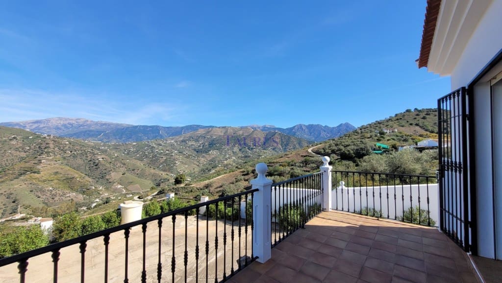 3 soverom Villa til salgs i Competa med svømmebasseng garasje - € 790 000 (Ref: 8232600)