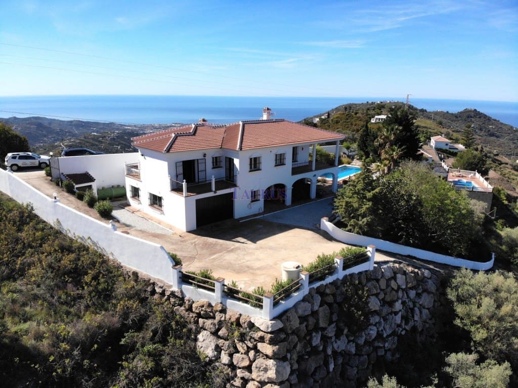 3 soverom Villa til salgs i Competa med svømmebasseng garasje - € 790 000 (Ref: 8232600)