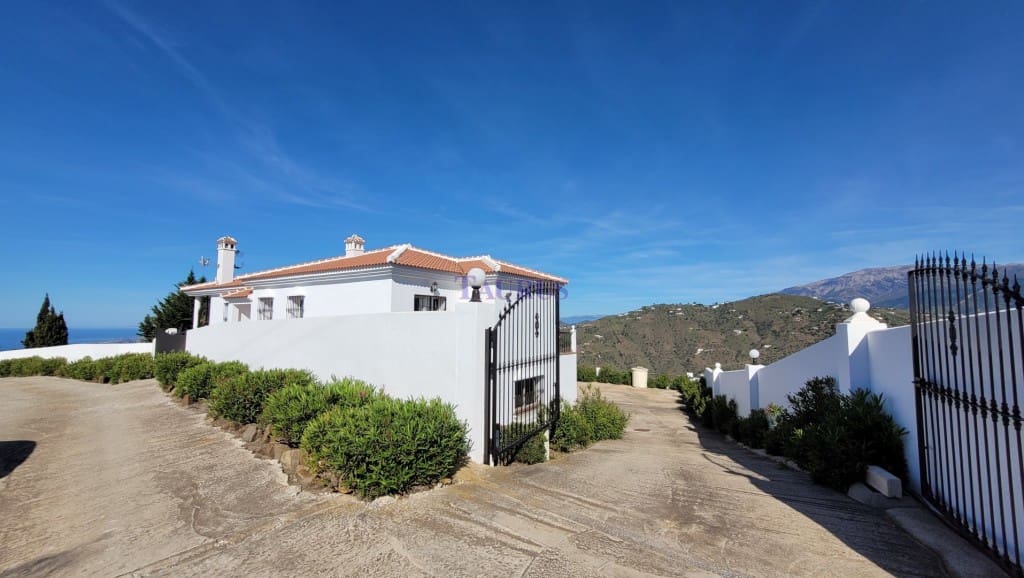 3 soverom Villa til salgs i Competa med svømmebasseng garasje - € 790 000 (Ref: 8232600)