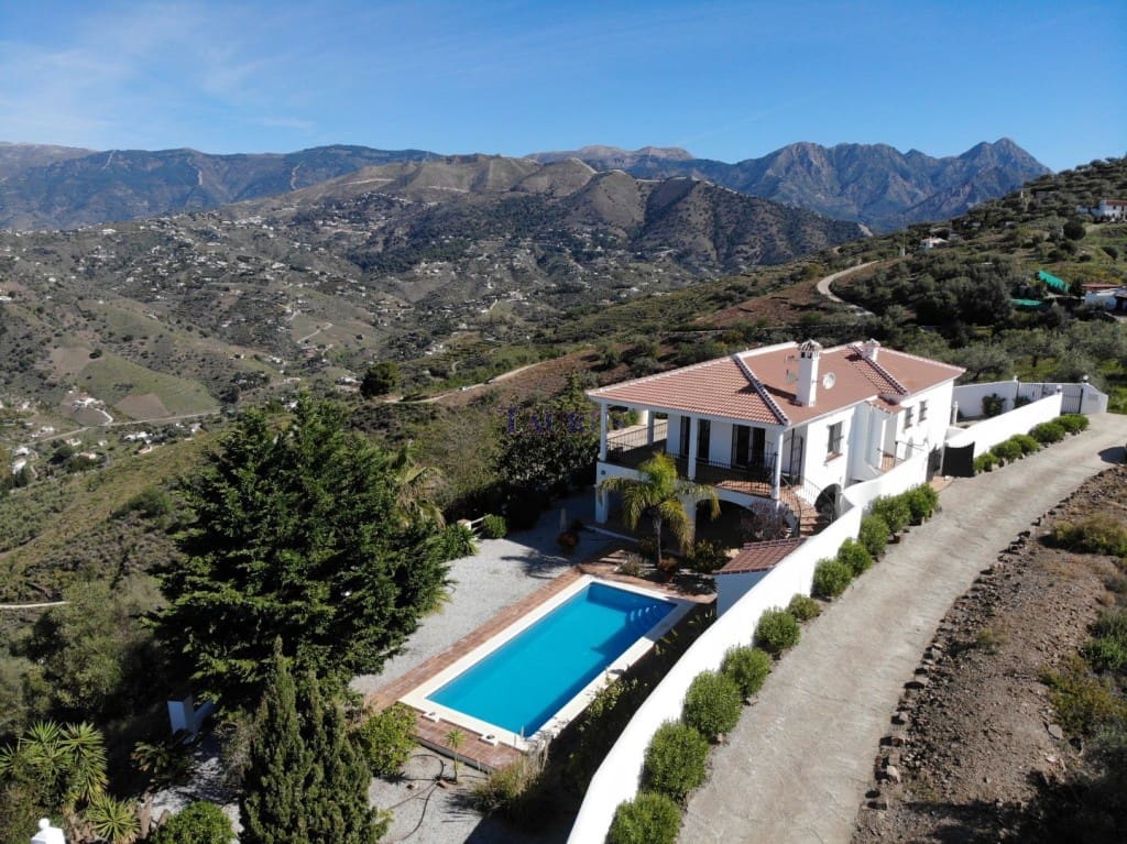 3 soverom Villa til salgs i Competa med svømmebasseng garasje - € 790 000 (Ref: 8232600)