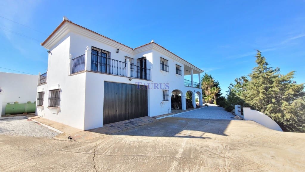 3 soverom Villa til salgs i Competa med svømmebasseng garasje - € 790 000 (Ref: 8232600)