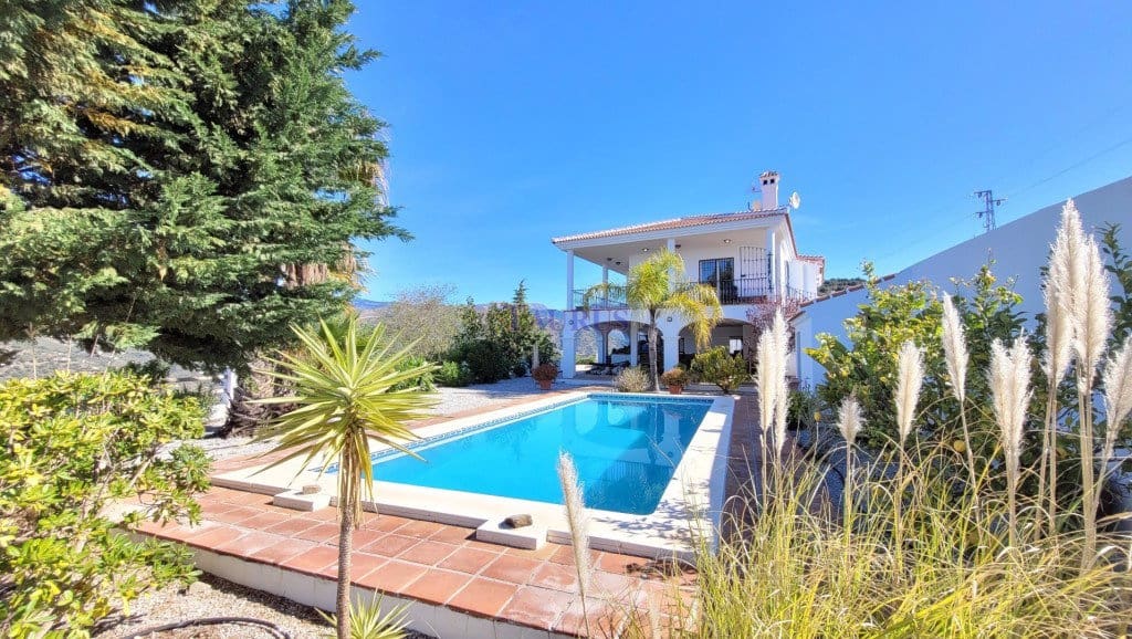 3 soverom Villa til salgs i Competa med svømmebasseng garasje - € 750 000 (Ref: 8232600)
