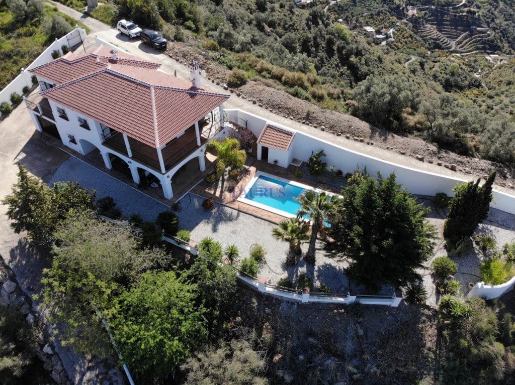 3 soverom Villa til salgs i Competa med svømmebasseng garasje - € 750 000 (Ref: 8232600)