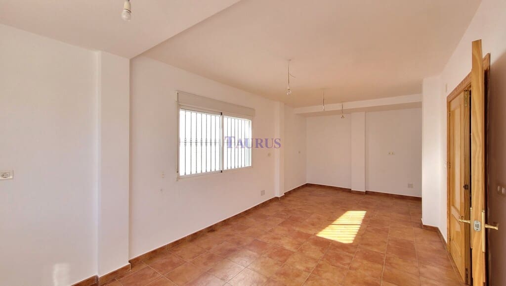 3 sypialnia Willa na sprzedaż w Competa z basenem garażem - 750 000 € (Ref: 8232600)