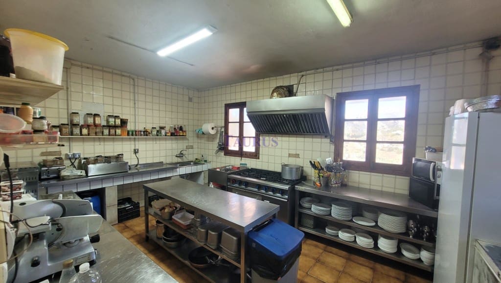 6 soveværelse Erhverv til salg i Competa - € 750.000 (Ref: 8255349)