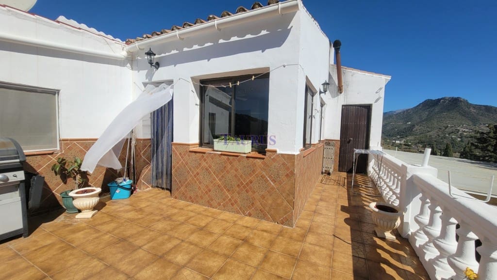 6 soveværelse Erhverv til salg i Competa - € 750.000 (Ref: 8255349)