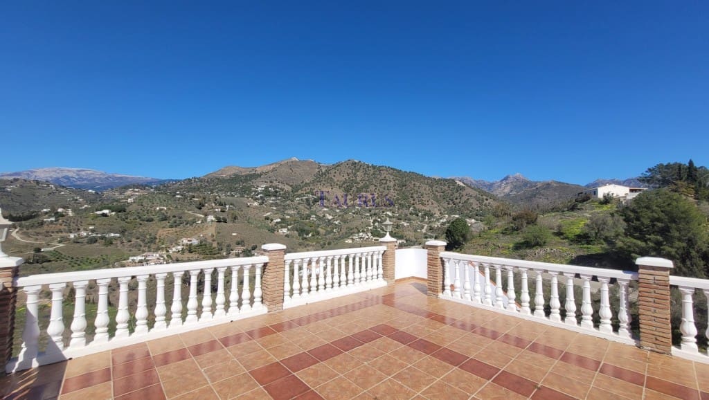 6 soveværelse Erhverv til salg i Competa - € 750.000 (Ref: 8255349)