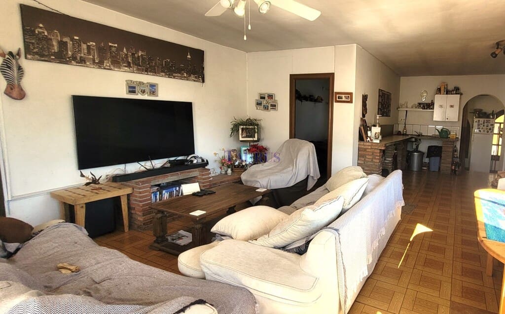 6 makuuhuone Yritys myytävänä paikassa Competa - 750 000 € (Ref: 8255349)
