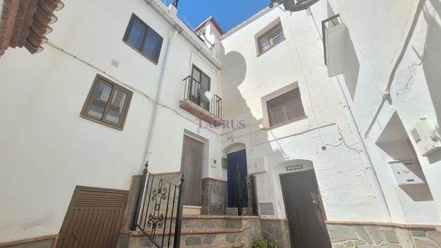 3 makuuhuone Omakotitalo myytävänä paikassa Canillas de Albaida - 129 000 € (Ref: 8304889)