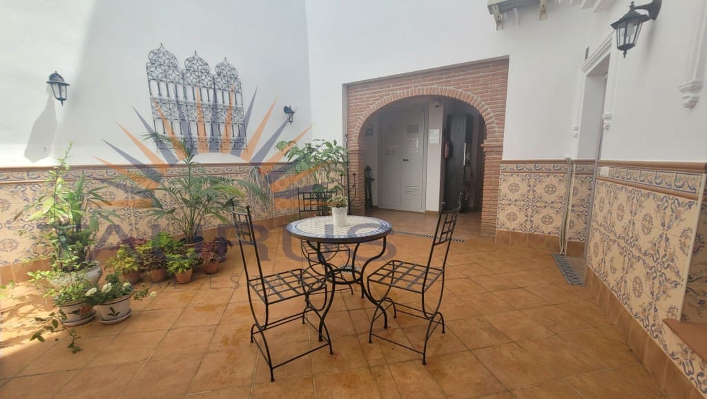 5 bedroom Commercial for sale in Canillas de Albaida - € 550,000 (Ref: 8322423)