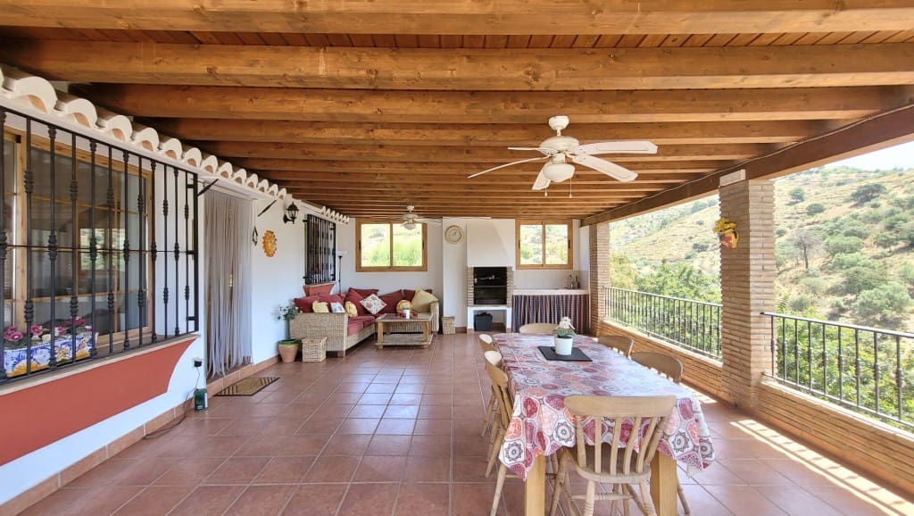 4 chambre Villa/Maison à vendre à Competa avec piscine - 475 000 € (Ref: 8342591)