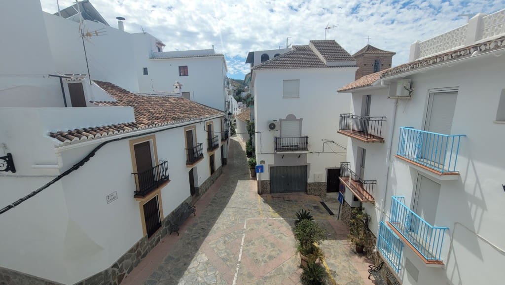 3 soverom Hus til salgs i Canillas de Albaida med garasje - € 99 000 (Ref: 8382327)