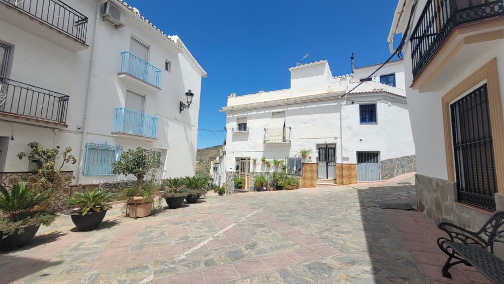 3 soverom Hus til salgs i Canillas de Albaida med garasje - € 99 000 (Ref: 8382327)