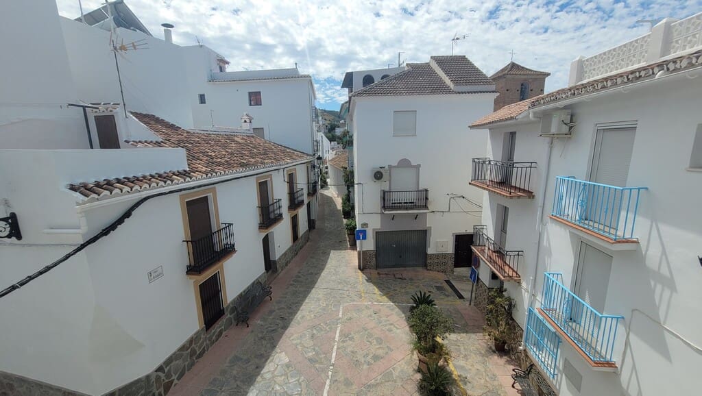 3 soveværelse Byhus til salg i Canillas de Albaida - € 99.000 (Ref: 8382327)