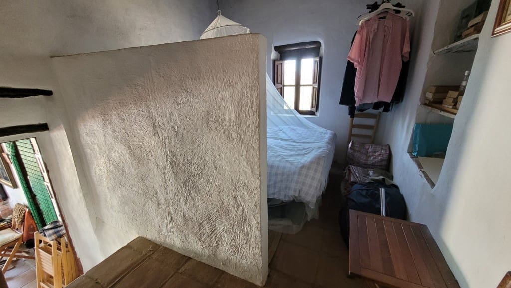 2 soveværelse Villa til salg i Sayalonga med swimmingpool garage - € 245.000 (Ref: 8390234)