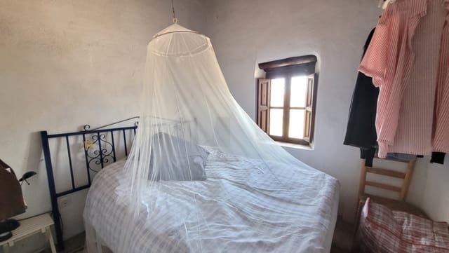 2 sovrum Villa till salu i Sayalonga med pool garage - 245 000 € (Ref: 8390234)