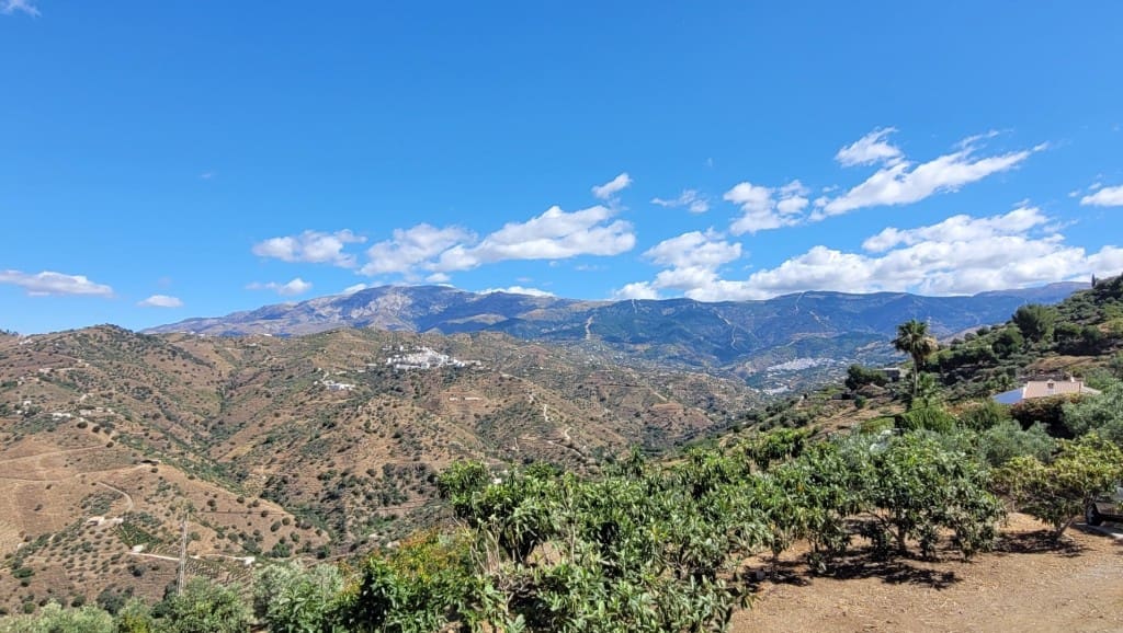 2 soveværelse Villa til salg i Sayalonga med swimmingpool garage - € 245.000 (Ref: 8390234)