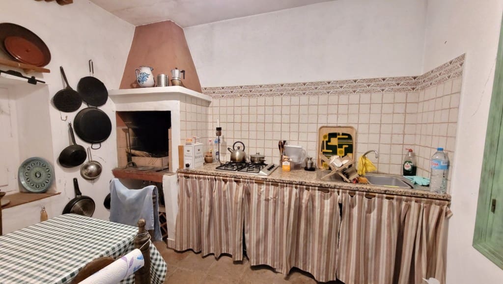 2 soveværelse Villa til salg i Sayalonga med swimmingpool garage - € 245.000 (Ref: 8390234)