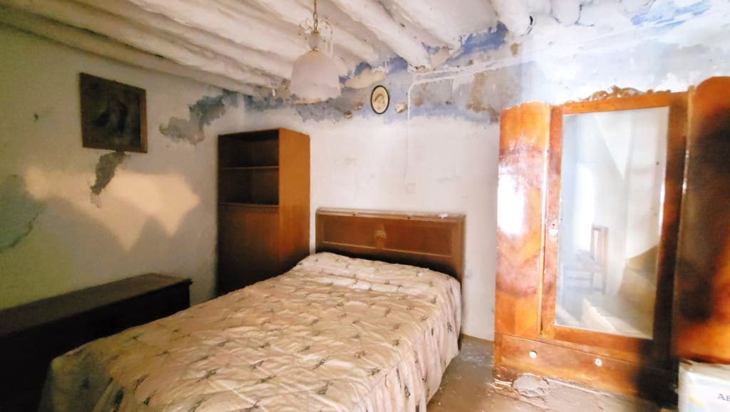 3 soveværelse Byhus til salg i Salares med garage - € 99.000 (Ref: 8394447)