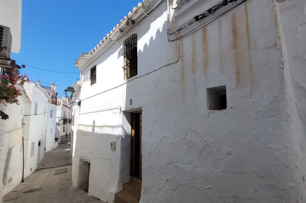 3 bedroom Townhouse for sale in Salares with garage - € 89,000 (Ref: 8394447)