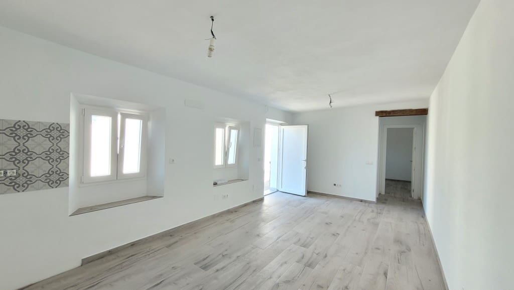 3 slaapkamer Huis te koop in Competa - € 159.000 (Ref: 8419117)