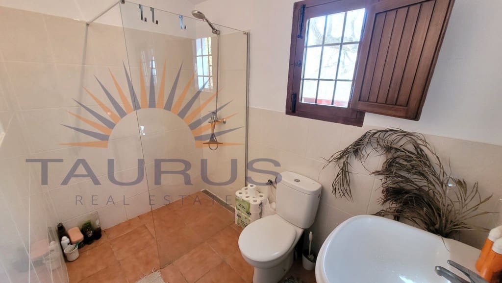 1 soverom Villa til salgs i Sayalonga med svømmebasseng - € 235 000 (Ref: 8476104)