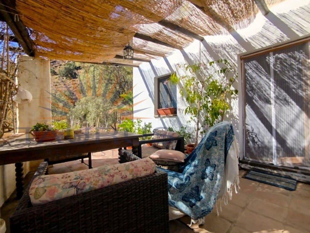 1 soverom Villa til salgs i Sayalonga med svømmebasseng - € 235 000 (Ref: 8476104)