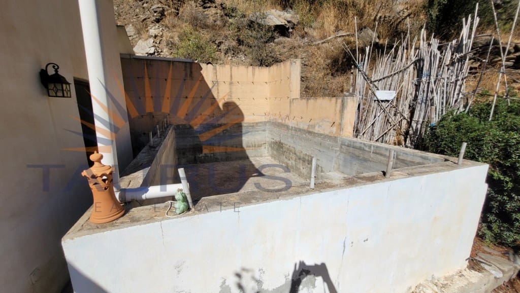 1 soverom Villa til salgs i Sayalonga med svømmebasseng - € 235 000 (Ref: 8476104)