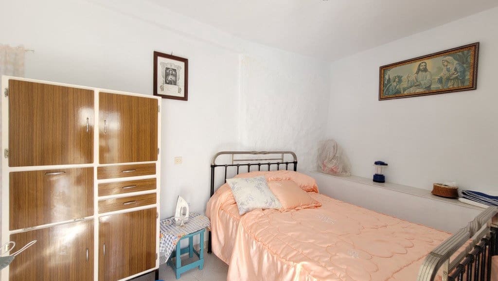 4 bedroom Townhouse for sale in Competa - € 169,000 (Ref: 8495185)