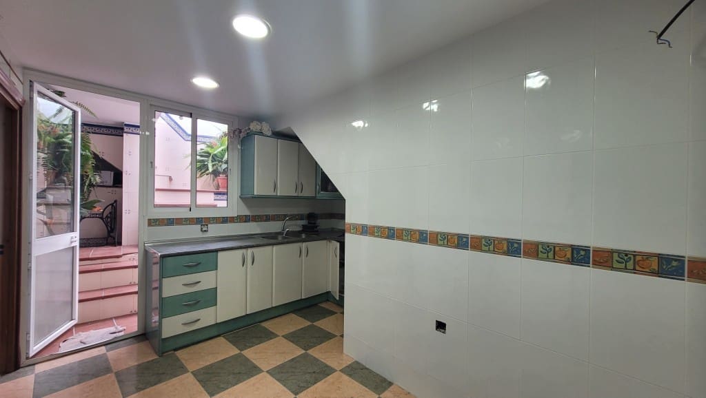 4 soveværelse Byhus til salg i Canillas de Albaida - € 169.000 (Ref: 8526578)