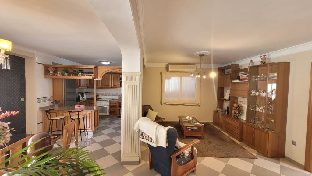 4 soveværelse Byhus til salg i Canillas de Albaida - € 169.000 (Ref: 8526578)