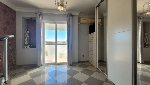 4 soveværelse Byhus til salg i Canillas de Albaida med garage - € 169.000 (Ref: 8526578)