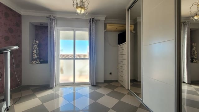 4 quarto Casa em Banda para venda em Canillas de Albaida - 169 000 € (Ref: 8526578)