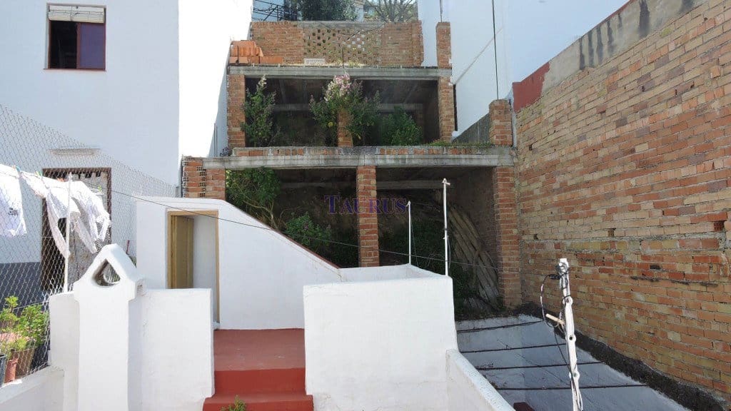 5 soveværelse Byhus til salg i Archez med garage - € 71.000 (Ref: 8551013)