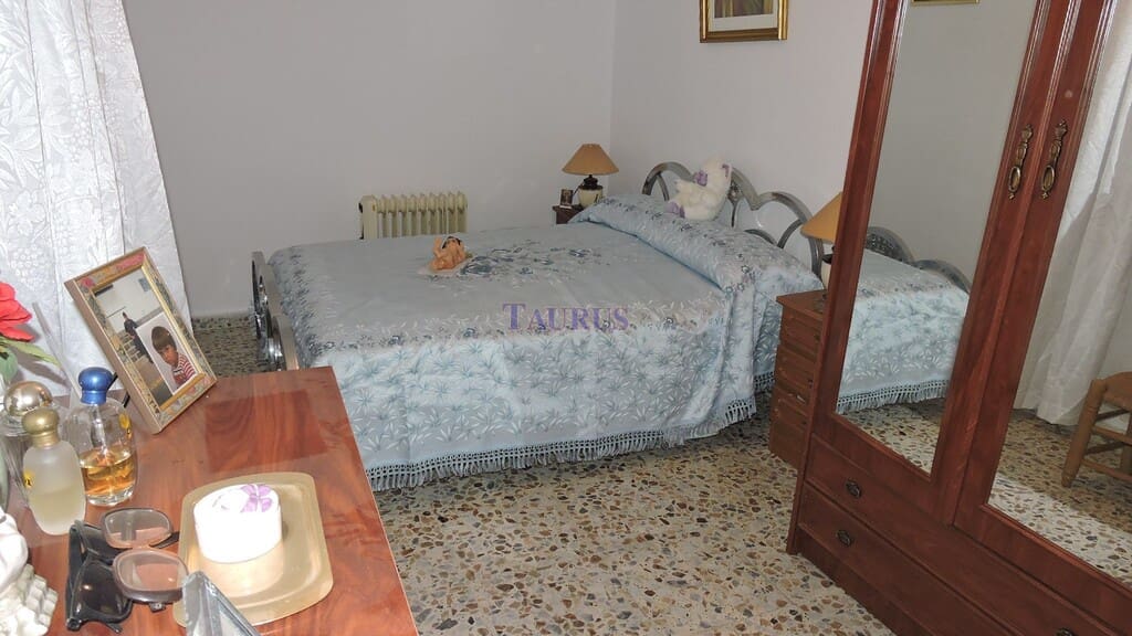 5 bedroom Townhouse for sale in Archez - € 71,000 (Ref: 8551013)