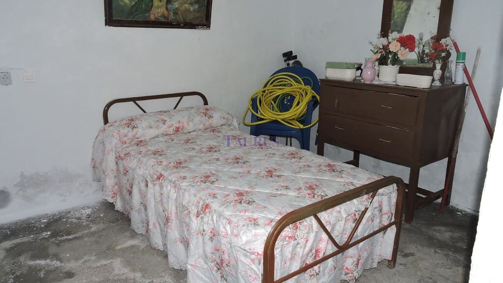 5 bedroom Townhouse for sale in Archez - € 71,000 (Ref: 8551013)