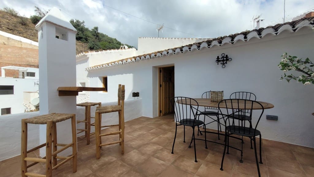 4 soveværelse Byhus til salg i Salares - € 170.000 (Ref: 8610548)