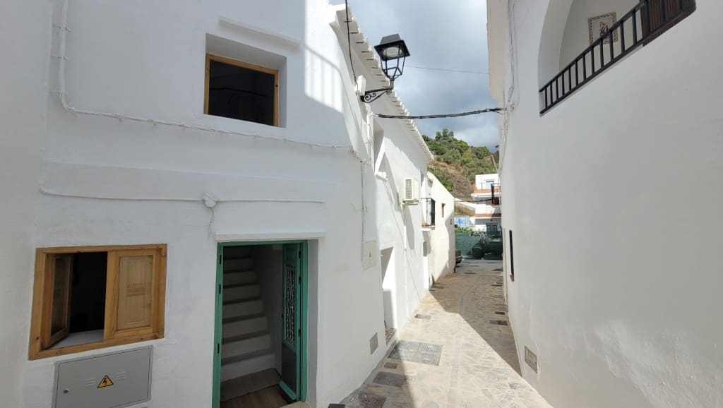 4 soveværelse Byhus til salg i Salares - € 170.000 (Ref: 8610548)