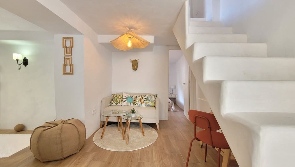 4 soveværelse Byhus til salg i Salares - € 170.000 (Ref: 8610548)