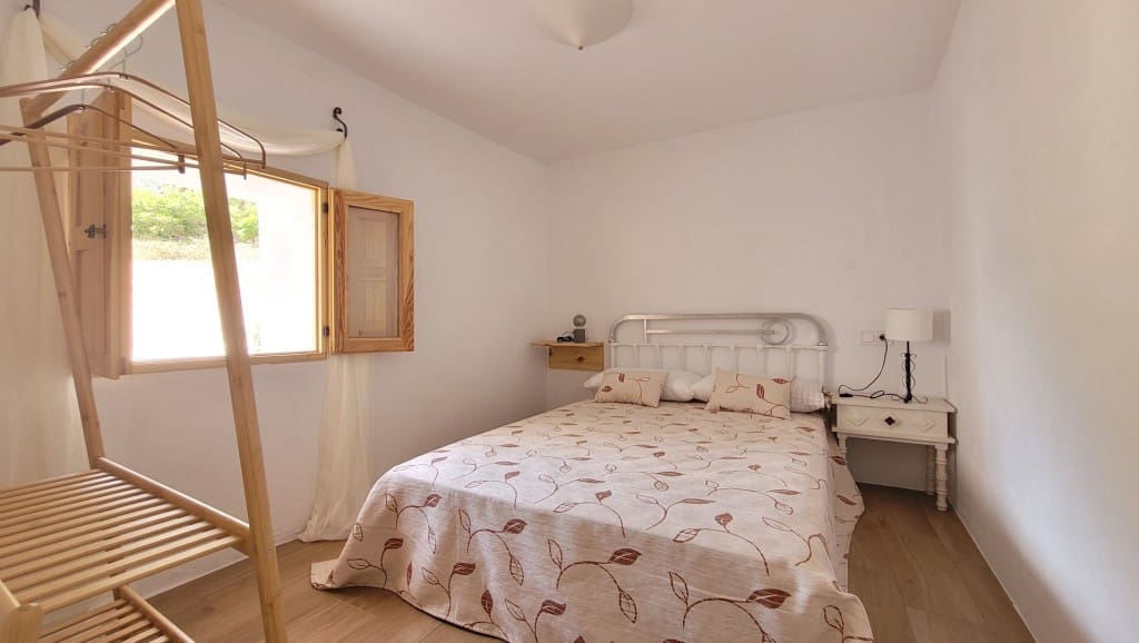 4 soveværelse Byhus til salg i Salares - € 170.000 (Ref: 8610548)