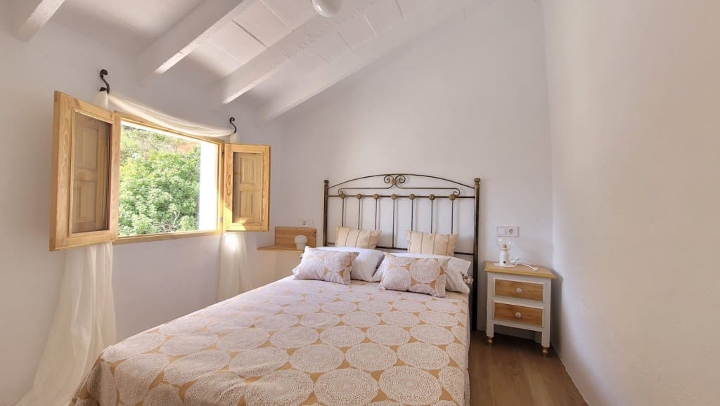 4 soveværelse Byhus til salg i Salares - € 170.000 (Ref: 8610548)