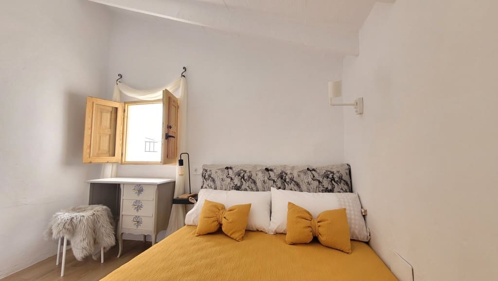 4 soveværelse Byhus til salg i Salares - € 170.000 (Ref: 8610548)